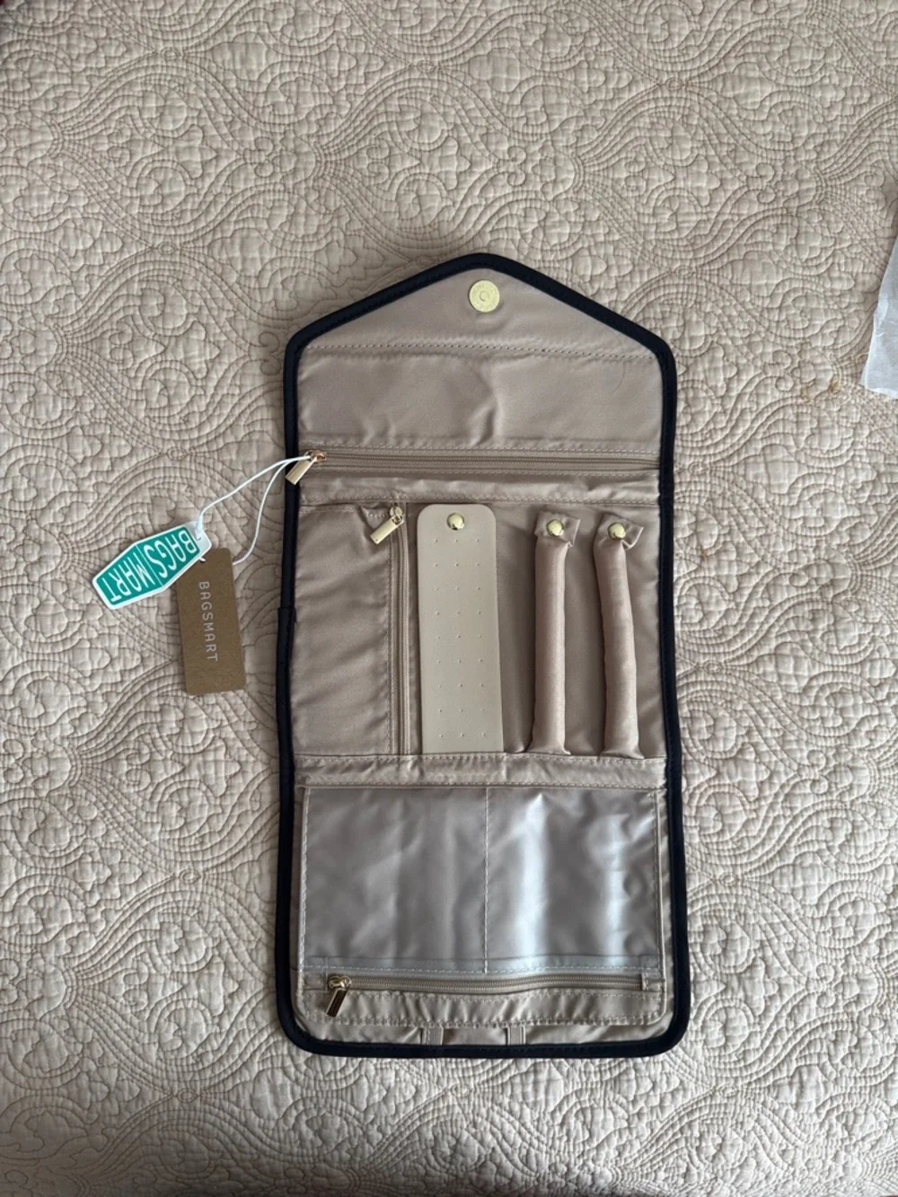 BAGSMART Black Quilted Jewelry Organizer Travel Case - Picture 3 of 5
